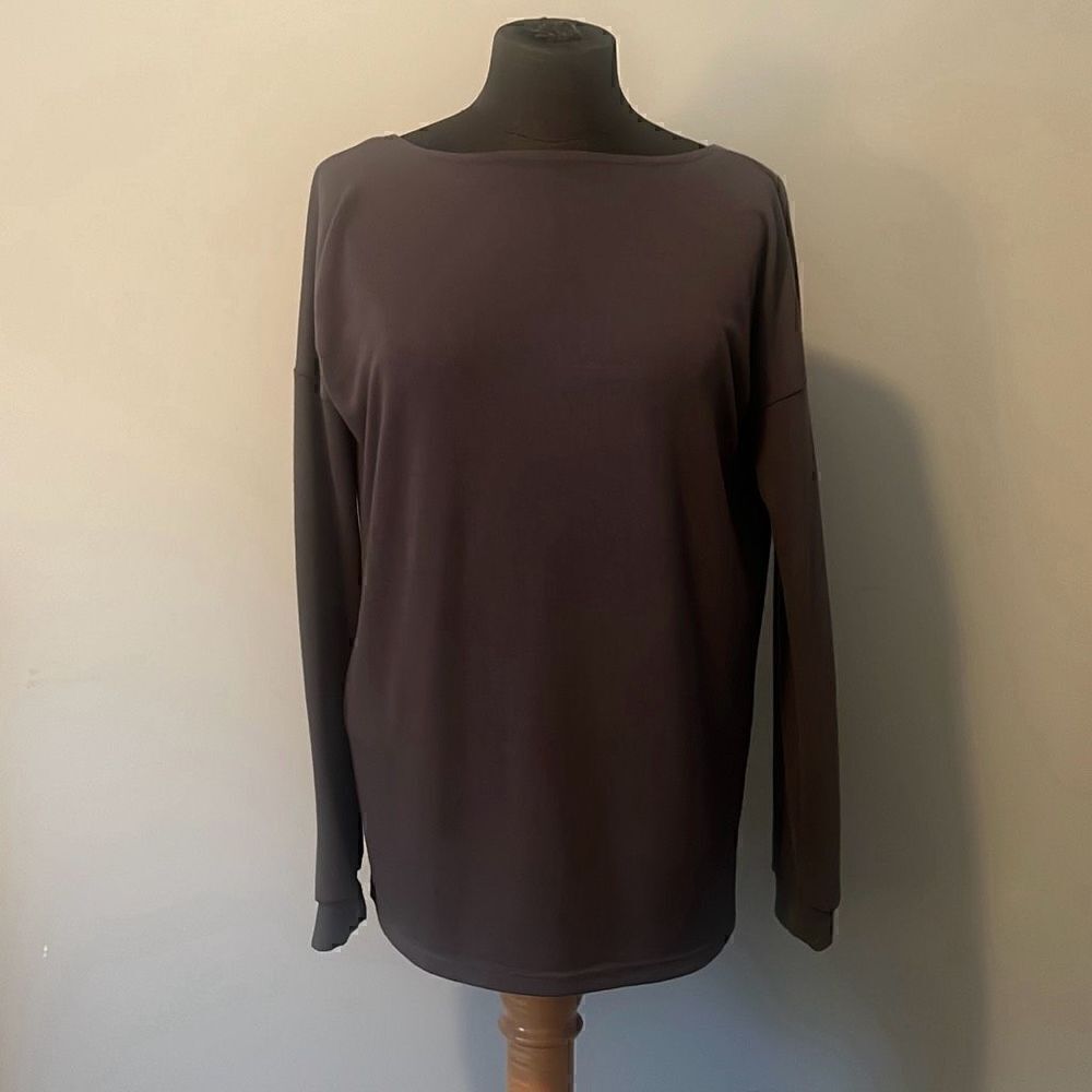 Tobi Women's Gray Drop Shoulder Long Sleeve Open Back Top